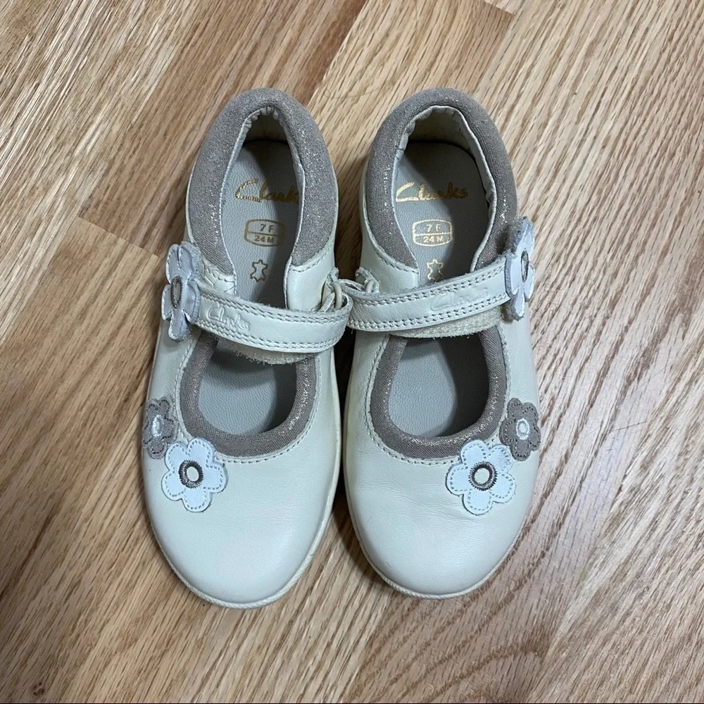 Clarks Tan Floral Mary Jane Shoes Sz 7 Kids Girls